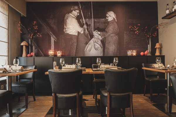 COUSTwall with print in the restaurant Bosmolen