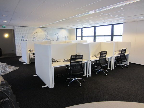 COUSTdeskscreen in the same colors as the office